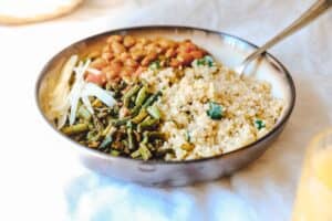 A bowl of quinoa and vegetables